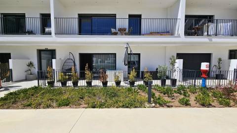 Apartamento T2 em condomínio privado com piscina e lugar de garagem