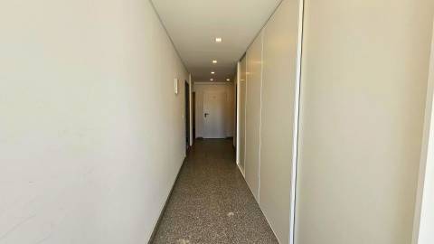 Apartamento T2 em condomínio privado com piscina e lugar de garagem