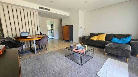 Apartamento T2 em condomínio privado com piscina e lugar de garagem