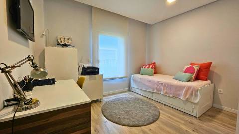 Apartamento T2 em condomínio privado com piscina e lugar de garagem