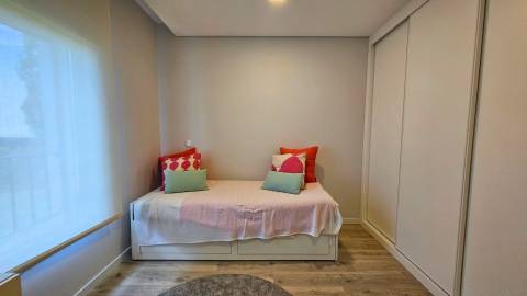 Apartamento T2 em condomínio privado com piscina e lugar de garagem