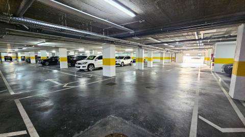 Apartamento T2 em condomínio privado com piscina e lugar de garagem