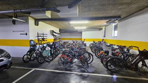 Apartamento T2 em condomínio privado com piscina e lugar de garagem