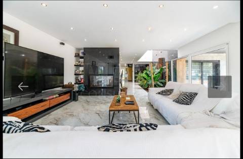 Moradia excelente T4 em Santo Estevão com excelentes áreas, ginásio, piscina de areia e jardim de inverno