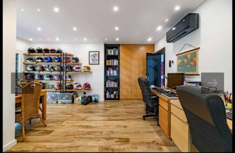 Moradia excelente T4 em Santo Estevão com excelentes áreas, ginásio, piscina de areia e jardim de inverno