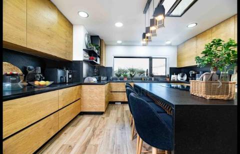 Moradia excelente T4 em Santo Estevão com excelentes áreas, ginásio, piscina de areia e jardim de inverno