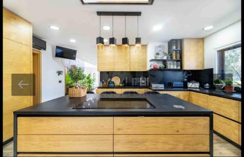 Moradia excelente T4 em Santo Estevão com excelentes áreas, ginásio, piscina de areia e jardim de inverno