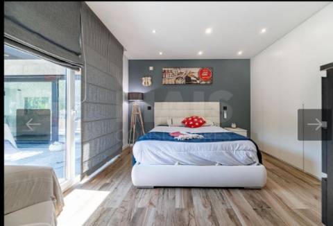 Moradia excelente T4 em Santo Estevão com excelentes áreas, ginásio, piscina de areia e jardim de inverno