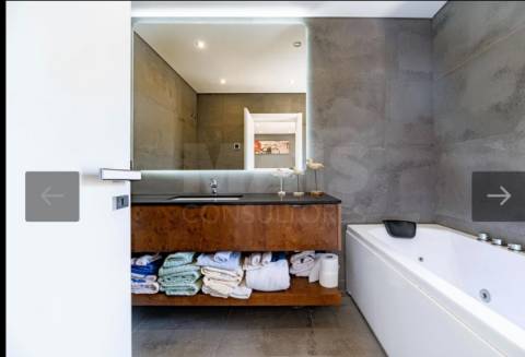 Moradia excelente T4 em Santo Estevão com excelentes áreas, ginásio, piscina de areia e jardim de inverno