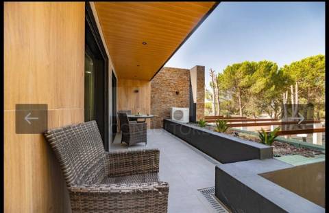 Moradia excelente T4 em Santo Estevão com excelentes áreas, ginásio, piscina de areia e jardim de inverno