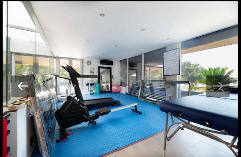 Moradia excelente T4 em Santo Estevão com excelentes áreas, ginásio, piscina de areia e jardim de inverno