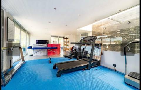 Moradia excelente T4 em Santo Estevão com excelentes áreas, ginásio, piscina de areia e jardim de inverno