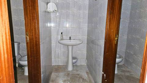 Espaço Comercial 219m2 de área bruta, localizado em Agualva - Cacém junto à loja do cidadão em zona de comércio e serviços