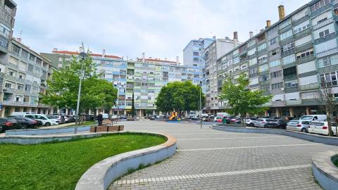 Armazém Multifuncional na Damaia - Amadora com 713 m²