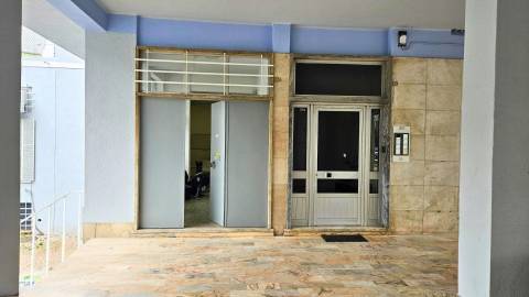 Armazém Multifuncional na Damaia - Amadora com 713 m²