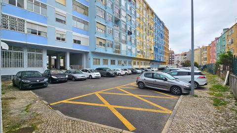 Armazém Multifuncional na Damaia - Amadora com 713 m²