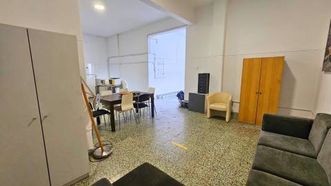 Armazém Multifuncional na Damaia - Amadora com 713 m²