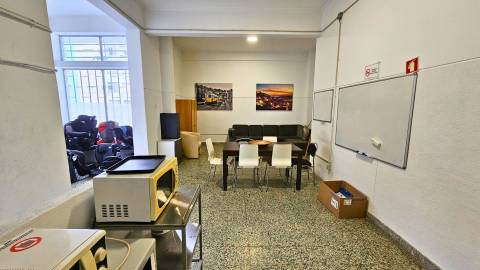 Armazém Multifuncional na Damaia - Amadora com 713 m²