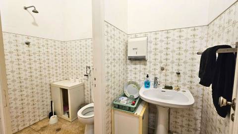 Armazém Multifuncional na Damaia - Amadora com 713 m²