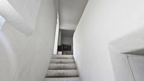 Armazém Multifuncional na Damaia - Amadora com 713 m²