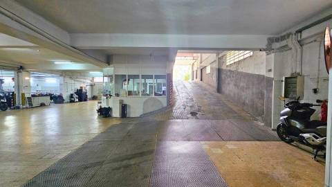 Armazém Multifuncional na Damaia - Amadora com 713 m²