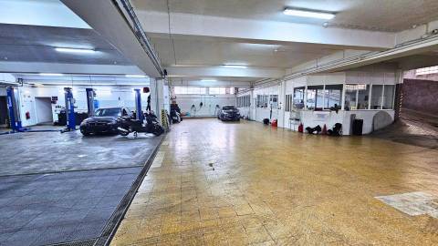 Armazém Multifuncional na Damaia - Amadora com 713 m²