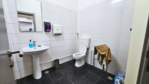 Armazém Multifuncional na Damaia - Amadora com 713 m²