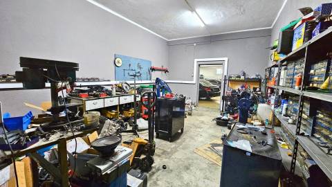 Armazém Multifuncional na Damaia - Amadora com 713 m²