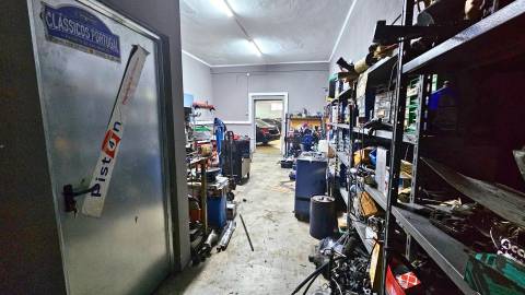 Armazém Multifuncional na Damaia - Amadora com 713 m²