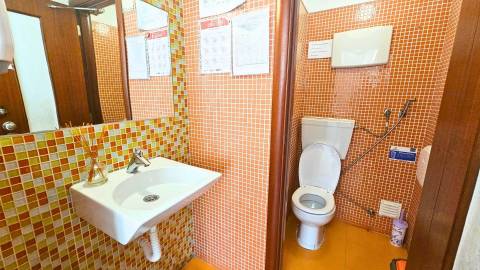 Edifício histórico em frente ao Palácio de Queluz com restauração e AL