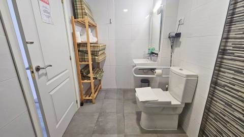 Edifício histórico em frente ao Palácio de Queluz com restauração e AL