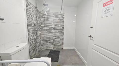 Edifício histórico em frente ao Palácio de Queluz com restauração e AL