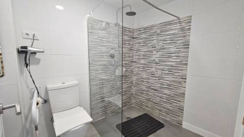 Edifício histórico em frente ao Palácio de Queluz com restauração e AL