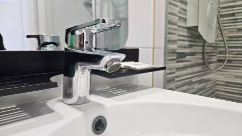 Edifício histórico em frente ao Palácio de Queluz com restauração e AL