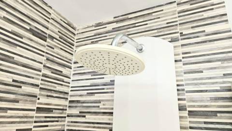 Edifício histórico em frente ao Palácio de Queluz com restauração e AL