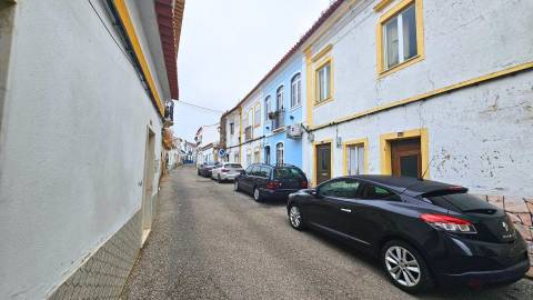 Moradia Senhorial Geminada no Centro de Sousel