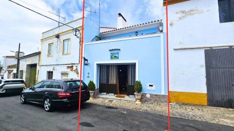 Moradia Senhorial Geminada no Centro de Sousel