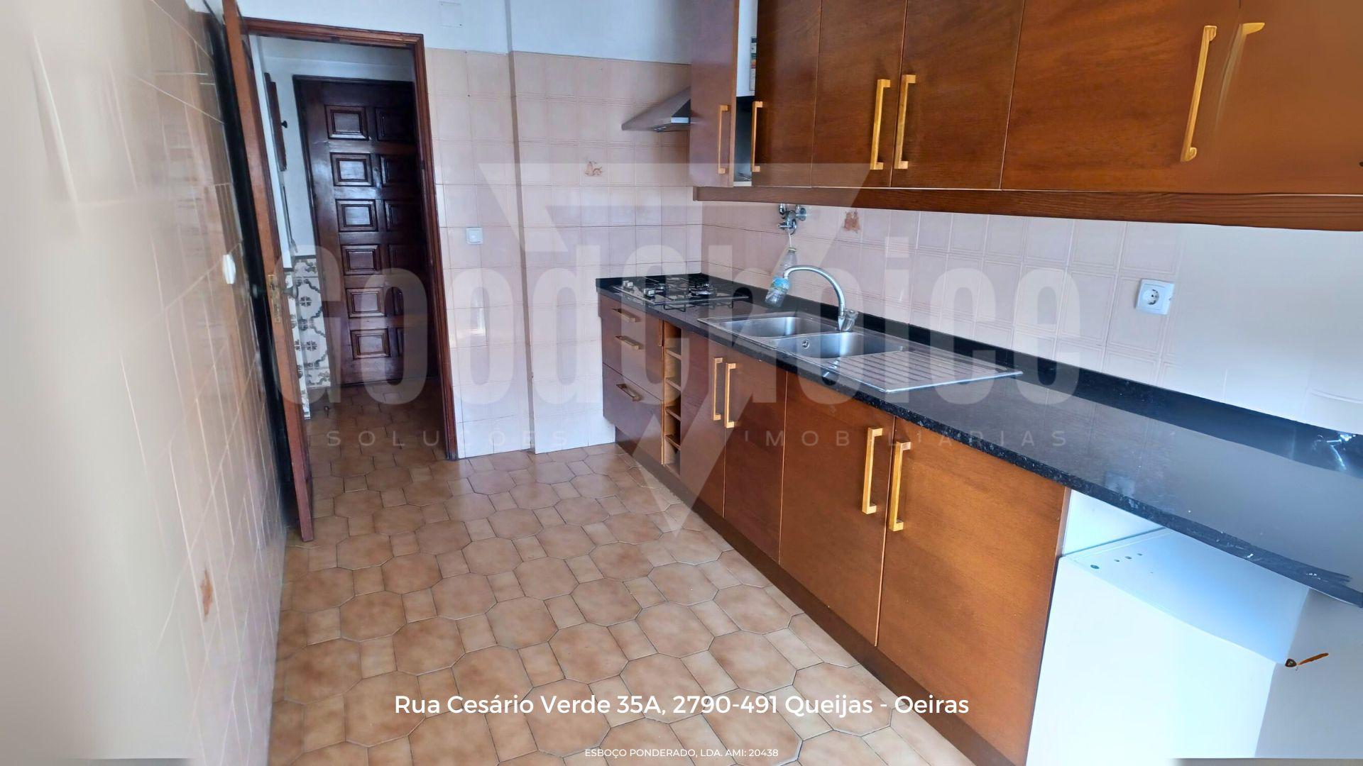 Apartamento T2 para Arrendamento em Massamá
