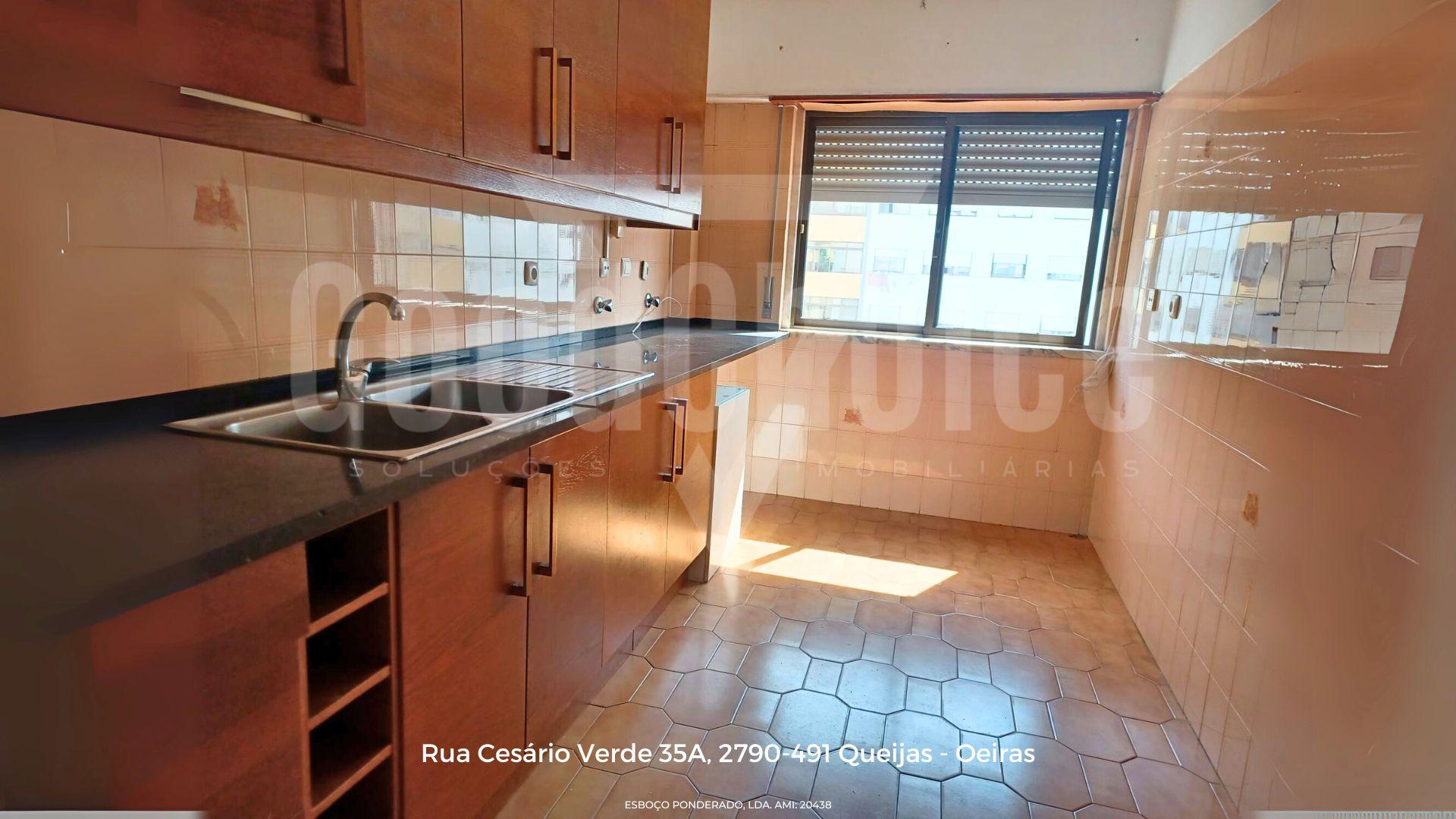 Apartamento T2 para Arrendamento em Massamá
