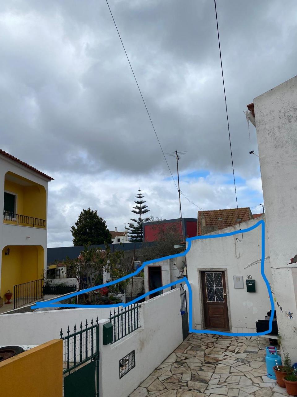 Prédio Urbano com lugradouro - Sabugo - Sintra