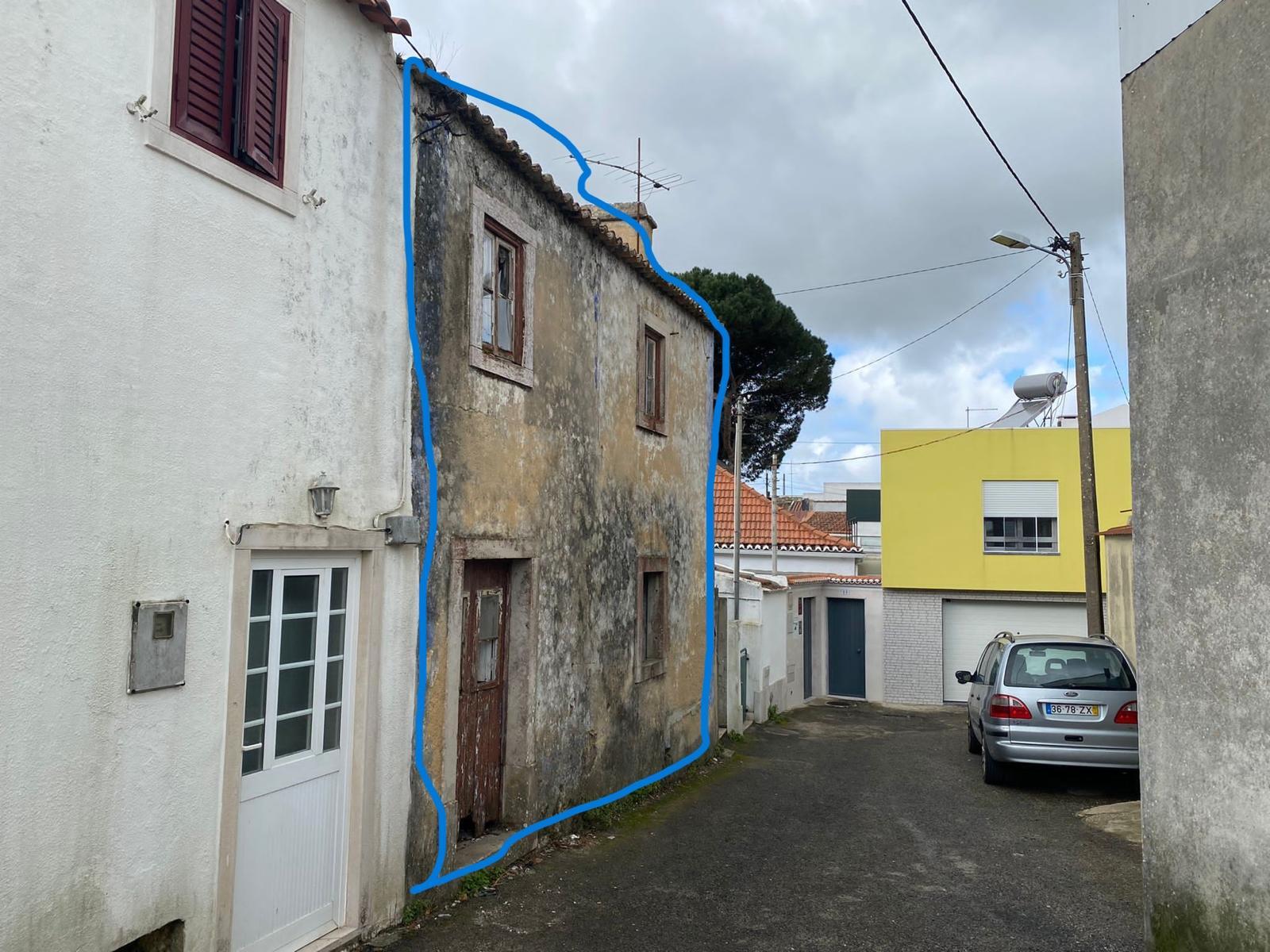 Prédio Urbano com lugradouro - Sabugo - Sintra