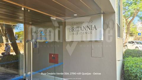 Espaço Comercial junto ao Mar na Parede