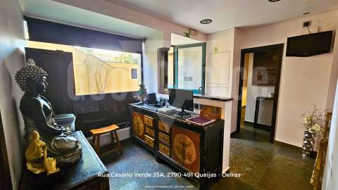 Espaço Comercial junto ao Mar na Parede