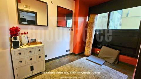 Espaço Comercial junto ao Mar na Parede