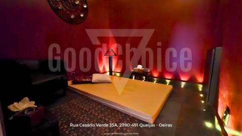 Espaço Comercial junto ao Mar na Parede