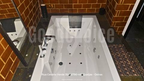 Espaço Comercial junto ao Mar na Parede