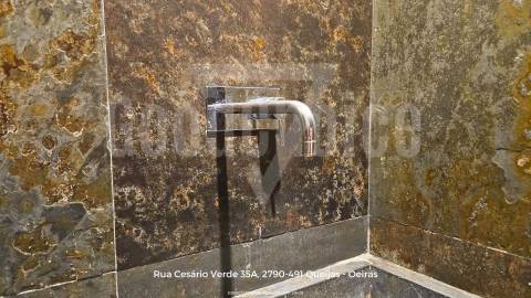 Espaço Comercial junto ao Mar na Parede