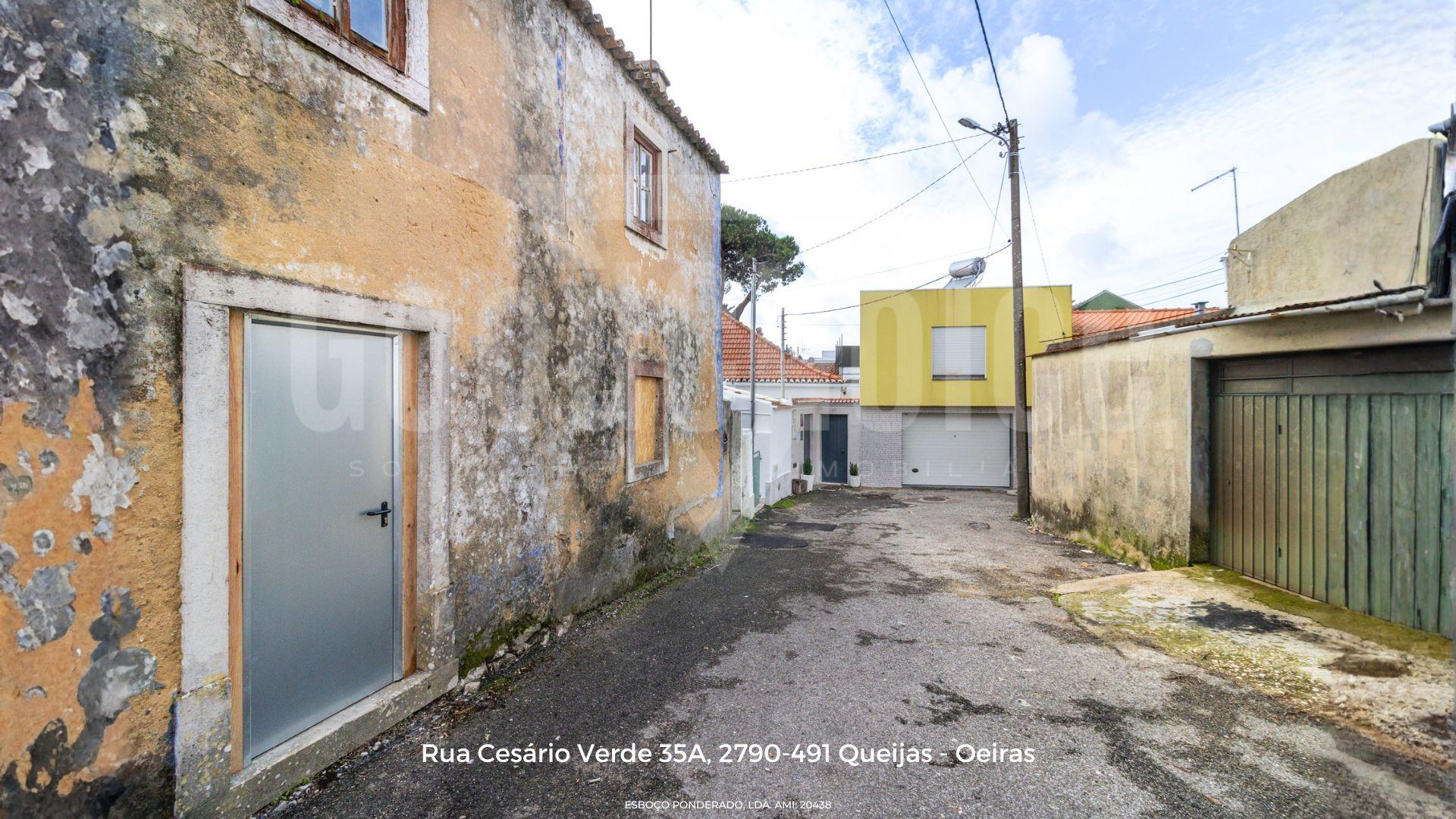 Moradia Bi-Familiar em prédio com logradouro