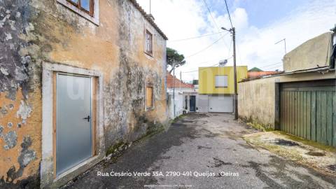 Moradia Bi-Familiar em prédio com logradouro