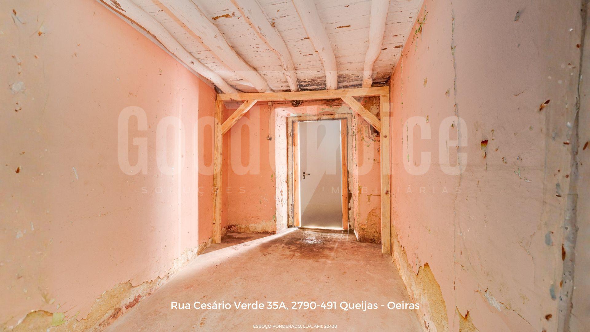 Moradia Bi-Familiar em prédio com logradouro